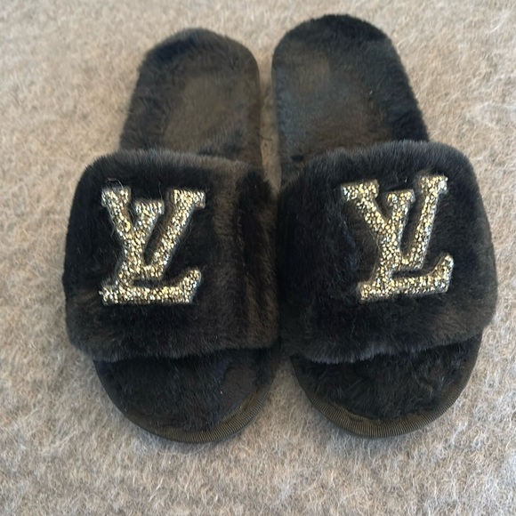 Shoes - Fashion fuzzy slippers